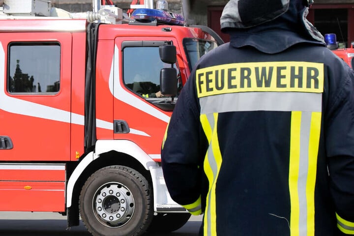 Insgesamt waren 22 Einsatzkräfte von Feuerwehr und Rettungsdienst vor Ort (Symbolbild).