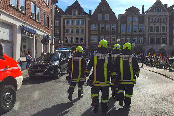 Die Einsatzkräfte vor Ort.