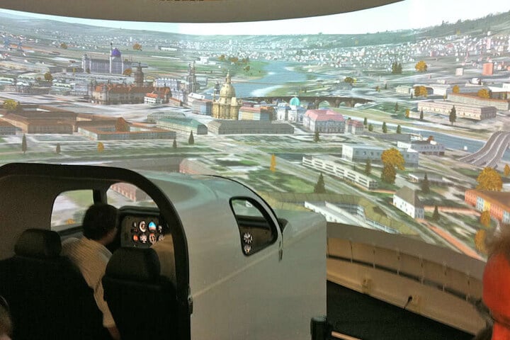 Oder Ihr testet Eure Flugkünste im Simulator.