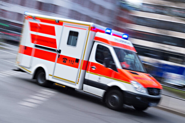 Die Rettungskräfte konnten nichts mehr für den jungen Mann tun. Er verstarb noch am Unglücksort. (Symbolbild)