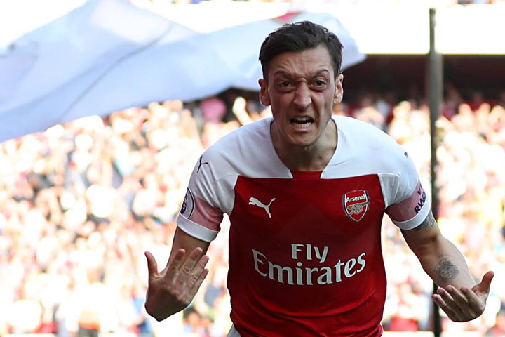 Mesut Özil spielt seit 2013 für den FC Arsenal London.
