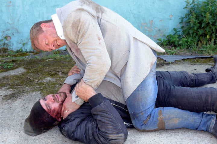 Zwischen Erik und Jan entwickelt sich ein dramatischer Kampf.