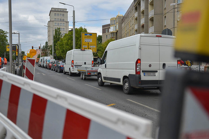An der Bautzner Straße bremste Stop-and-Go-Verkehr die Autofahrer aus.