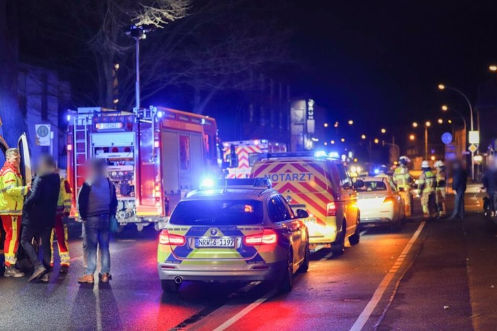 Zahlreiche Rettungskräfte waren am Unfallort.