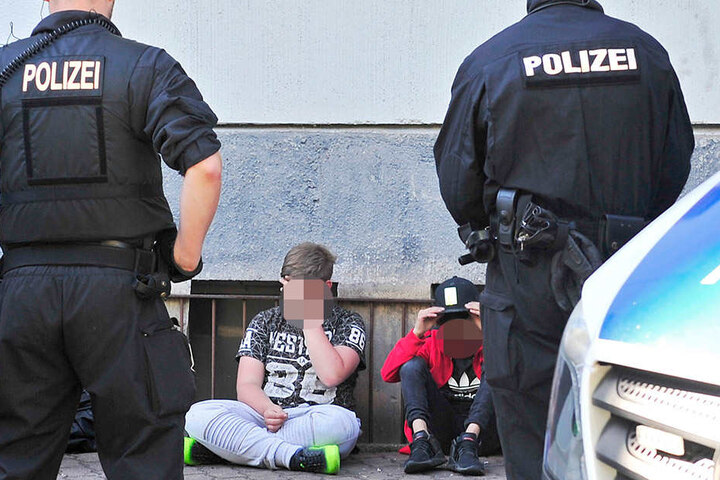 Beamten kontrollierten in der Jägerstraße mehrere Jugendliche.