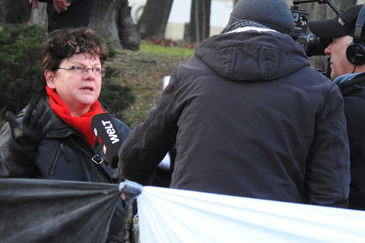 Linken-Abgeordnete Kerstin Köditz (l.) hat eine Vermutung, wer hinter der Sabotage-Aktion steckt.