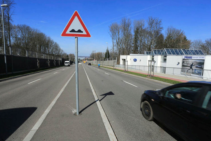 Ein Teilstück der erst zwei Jahre alten B174 wird ab Mitte April erneuert. Dort
wellt sich der Belag.