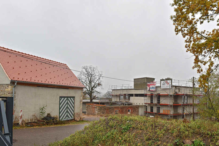 Das Gelände heute: Noch immer wird gebaut. Deutlich zu sehen: Altsubstanz wurde mit integriert