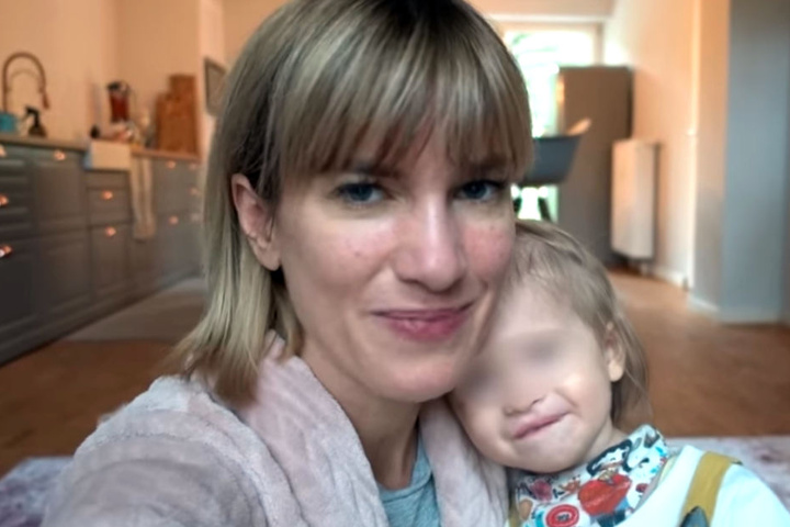 Mama und Tochter scheinen mit dem Kauf aber durchaus zufrieden zu sein.