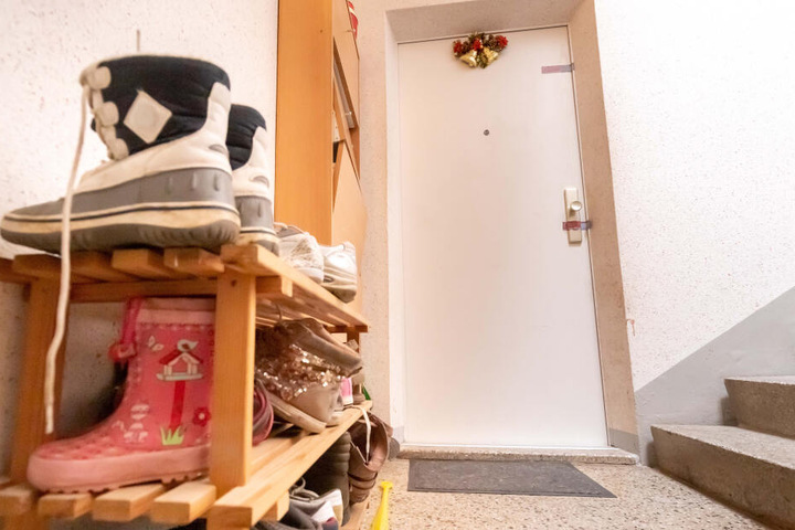 Hinter dieser Tür spielte sich am Dienstag ein Drama ab. Die Polizei fand einen toten Säugling.