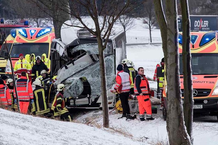 Der Rettungdienst musste sich um die verletzten Personen kümmern.