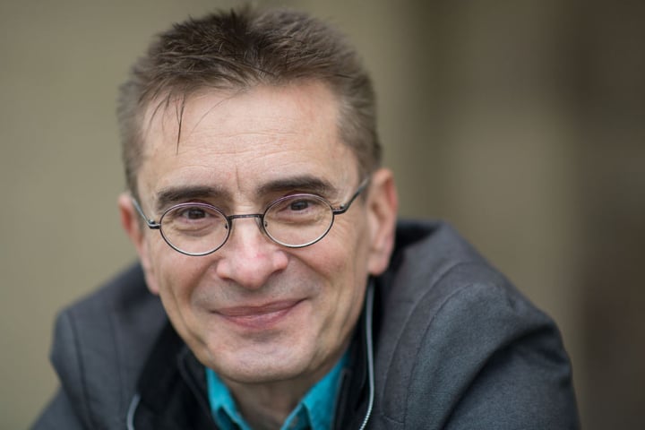 Baden-Württembergs Landesvater war in der Show von Mathias Richling (Foto) zu Gast.