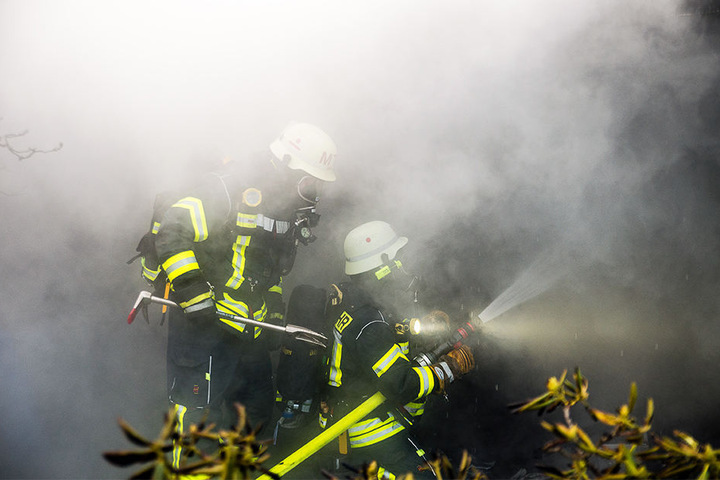 Jetzt steht der Verdacht im Raum, dass das Feuer vorsätzlich gelegt wurde. Eine Anzeige läuft.