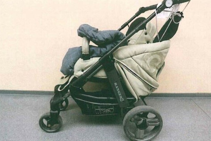 Ein Kinderwagen...