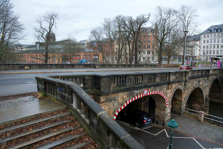 Die Kaßbergauffahrt trägt seit Sommer 2017 den Namen "Karl Schmidt-Rottluff-Brücke" und wird am Frühjahr für kapp drei Millionen Euro saniert.