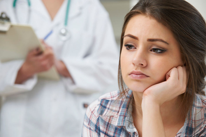 Eine Frau zog vors Sozialgericht, weil ihre Krankenkasse die Liposuktion nicht zaheln wollte, obwohl ihr Arzt zu dieser Therapie riet. (Symbolbild)