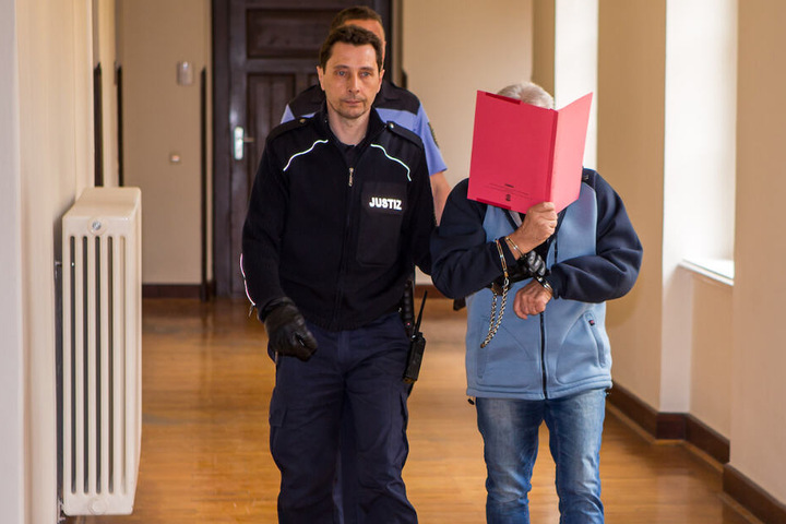 Er wird vermutlich nie wieder in Freiheit leben: Kinderschänder Norbert H. (71) wurde zu 7 Jahren und 10 Monaten Gefängnis verurteilt, anschließend kommt er in Sicherungsverwahrung.