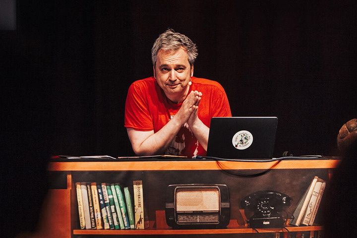 Für das Programm "Dahin, wo es wehtut. Zeiglers wunderbare Welt des Fußballs - live", Mittwoch ab 19.30 Uhr in der Schauburg, gibt es noch Tickets (27 Euro).