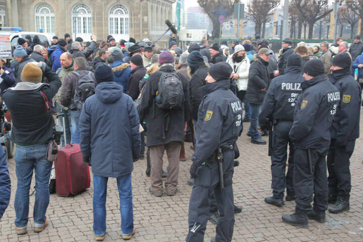 Zwischenzeitlich kam es zu kleineren verbalen Rangeleien.