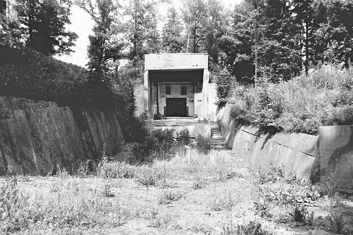 So sah der Bunker 1989 aus. Die Atomsprengköpfe waren ein Jahr zuvor abtransportiert worden.