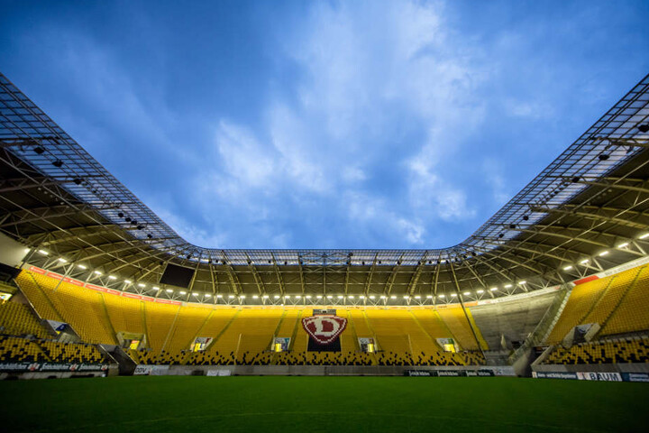 Erstmals findet das Motorsport-Spektakel unter freien Himmel im DDV-Stadion
statt.