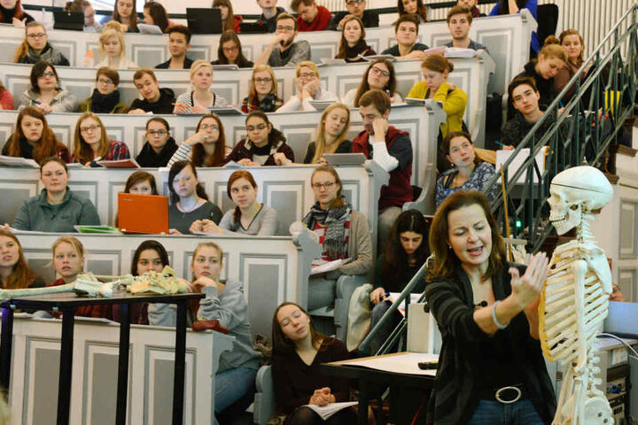 Medizinstudenten bei einer Vorlesung. (Symbolbild)