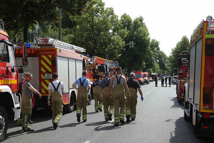 Der Großeinsatz läuft: Feuerwehr, Rettungskräfte und die Polizei sind im Einsatz.