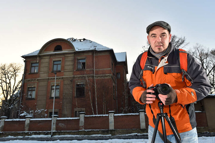 Der Fotograf Mario Gast dokumentiert in mystischen Bildern den Verfall
des Landkrankenhauses (l.).