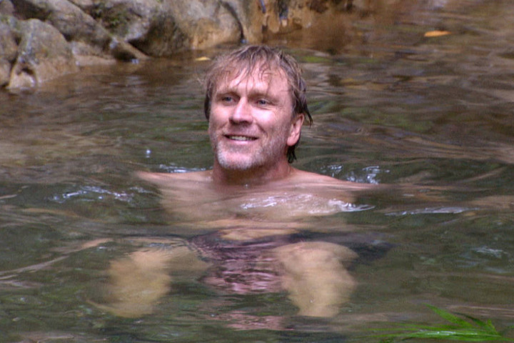 Der 48-Jährige ließ es sich in der Dschungel-Badewanne richtig gut gehen.