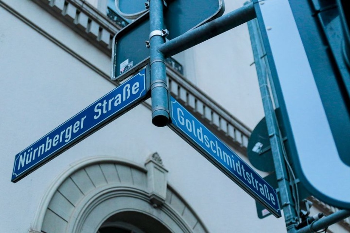 Ein Rohrschaden sei schuld an der Straßensperrung.