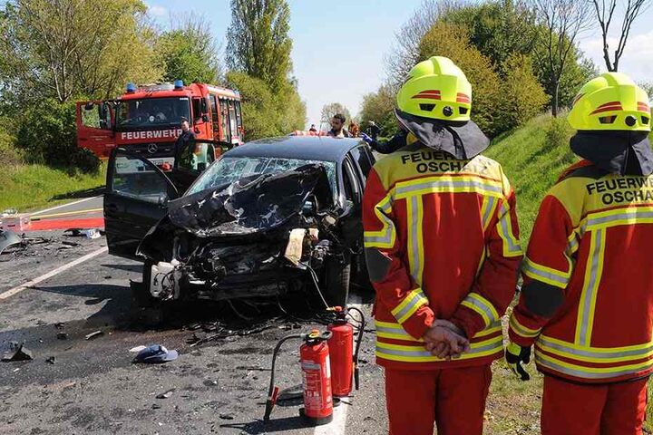 Der Schock sitzt tief. Die Feuerwehren aus Riesa und Oschatz sind im Einsatz
