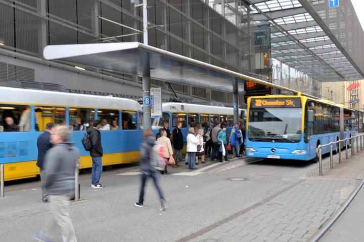 Die CVAG-Leitzentrale muss ab Ende 2017 mehr Busse auf mehr Strecken
organisieren.
