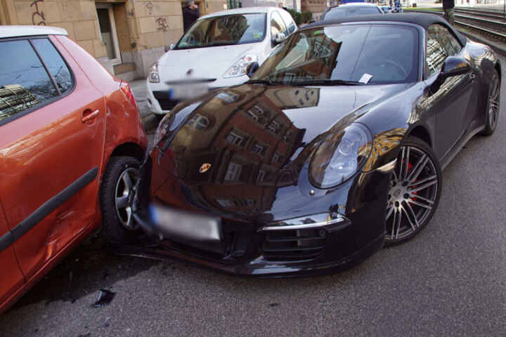 Gerade als er in die Parklücke einfahren wollte, geschah der Crash.