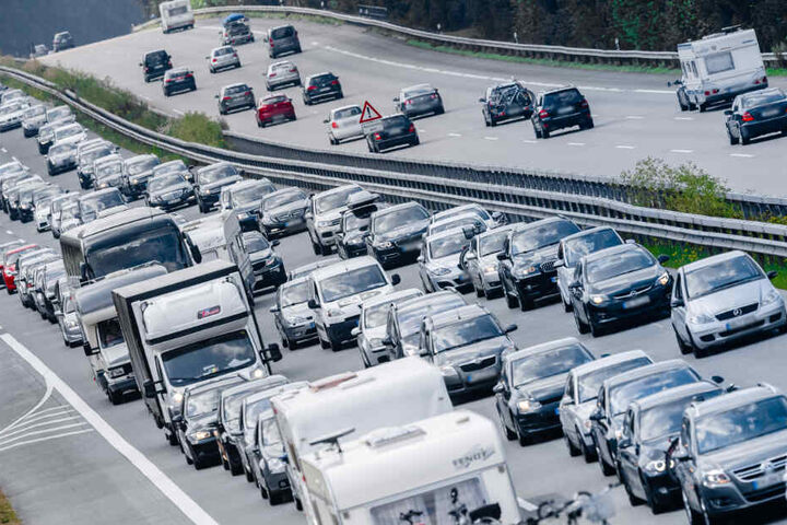 Auf der A1 müssen Autofahrer mit Behinderungen rechnen.
