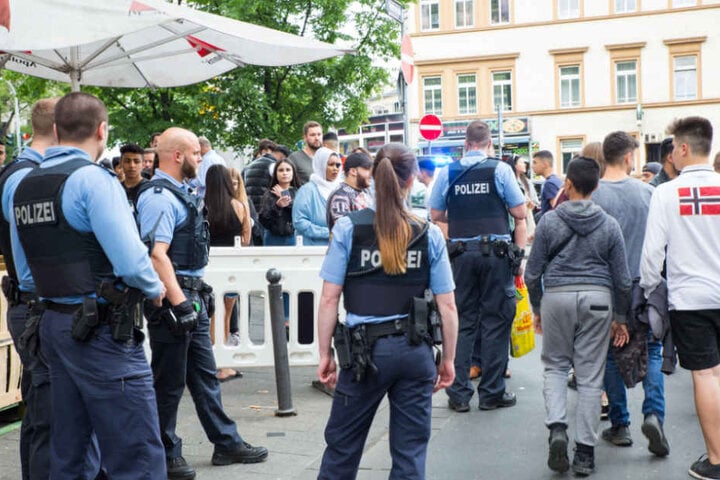 Eine Straße musste sogar abgesperrt werden.