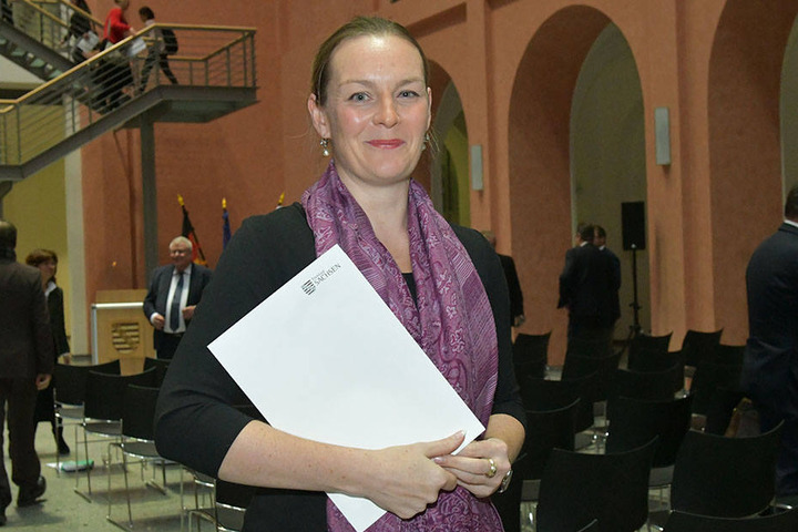 Toscha-Alexandra Winsmann (41), Gymnasiallehrerin aus Bautzen: "Ich bin seit fast 15 Jahren im Dienst. Ich sehe die Verbeamtung als Bestätigung und Anerkennung. Ich freue mich sehr."