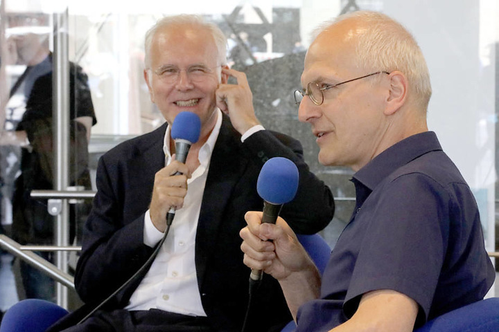 Am Donnerstag plauderte Schmidt mit Winfried Bönig, dem Organisten des Kölner Doms, im Domforum.