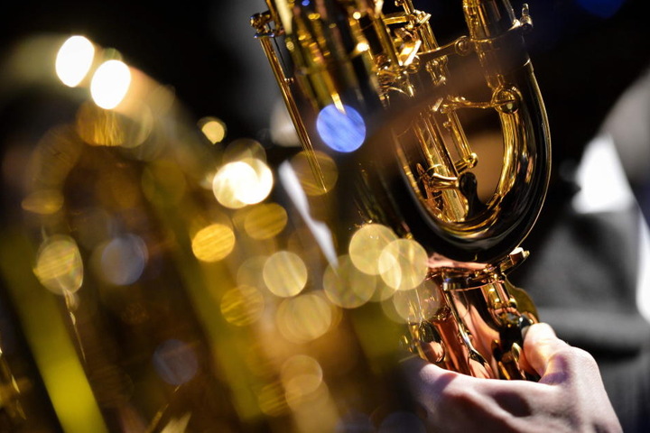 Natürlich dürfen bei diesem Jazz-Konzert auch die typischen Saxophon-Klänge nicht fehlen.