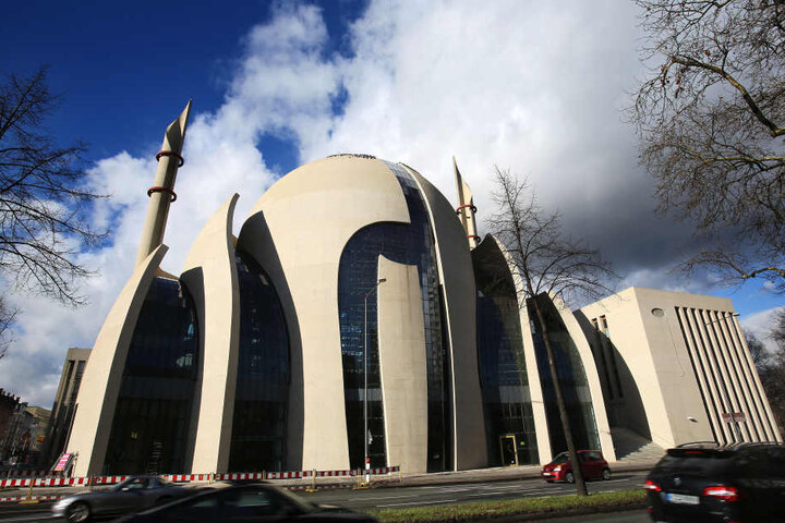 Etwa 1000 Moscheen, wie diese in Köln, sind am Montag geöffnet.