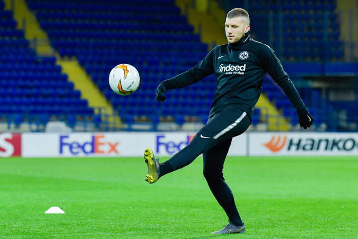 Rebic hatte sich im Bundesliga-Spiel gegen die TSG 1899 Hoffenheim am Knie verletzt.