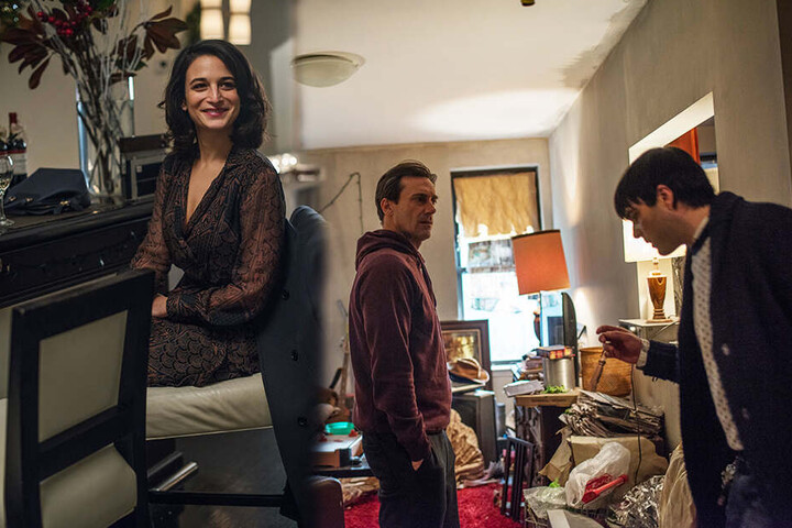 Die zwei wichtigsten Bezugspersonen im Leben von Josh Norman (r., Zachary Quinto) sind sein Bruder Craig (M., Jon Hamm) und seine Psychiaterin Emily Milburton (Jenny Slate). (Bildmontage)