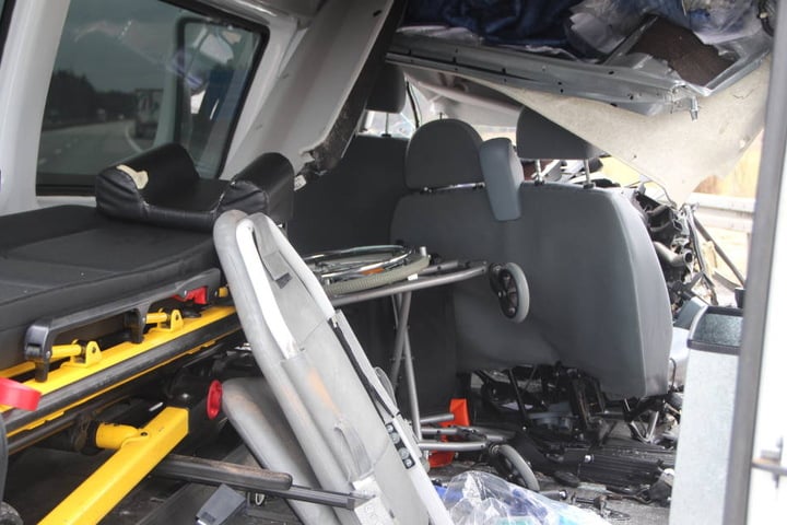 Der Rollstuhlfahrer, der im Passagierraum saß, wurde schwer verletzt.