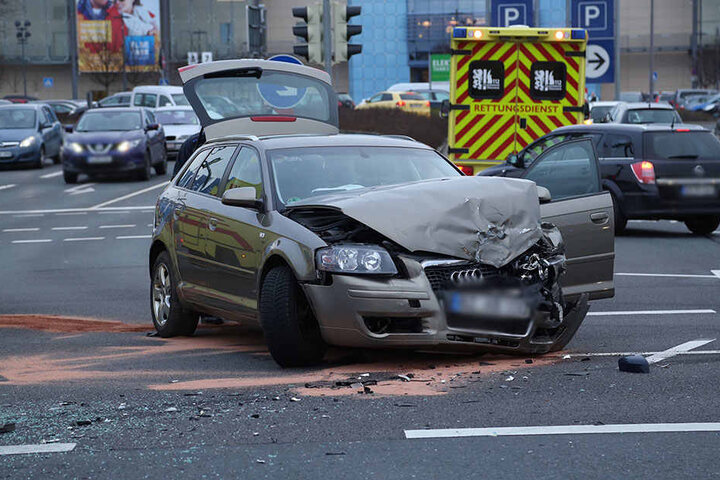Frontalcrash! Ein Audi A3 war mit einem Ford Focus zusammengekracht.