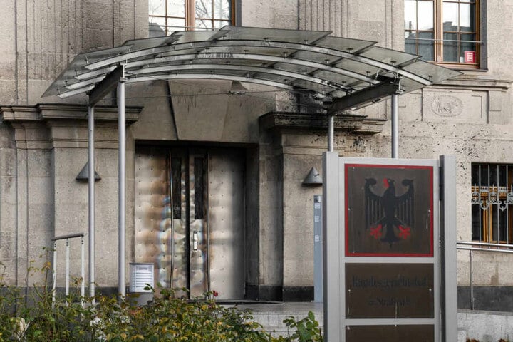 Das Gebäude des 5. BGH-Strafsenats in Leipzig wurde in der Silvesternacht von 50 Vermummten angegriffen.