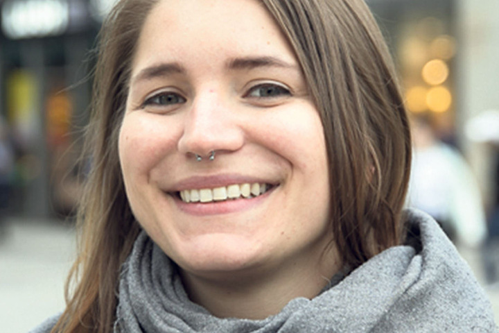 Laura Bauer
(28), Altenpflegerin
aus
Dresden, hat
es schon hinter
sich: „Ich habe
Briefwahl gemacht
und Die
Linke gewählt. Das habe ich
aus Überzeugung getan. Die
Flüchtlingspolitik dieser Partei
sagt mir zu und die AfD soll keine
Chance bekommen.“
