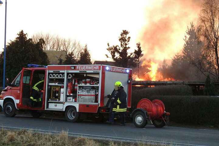 Die Feuerwehr traf erst relativ Spät vor Ort ein. Der Anrufer soll zuvor in der Warteschlange der Feuerwehr hängengeblieben sein.