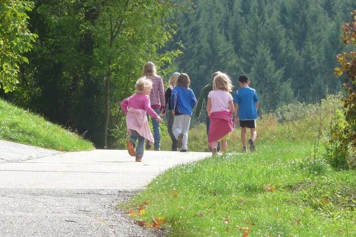 In den vergangenen vier Wochen wurden zwei kleine Kinder nach Unfällen mit Rennradfahrern in die Uniklinik eingeliefert. (Symbolbild)