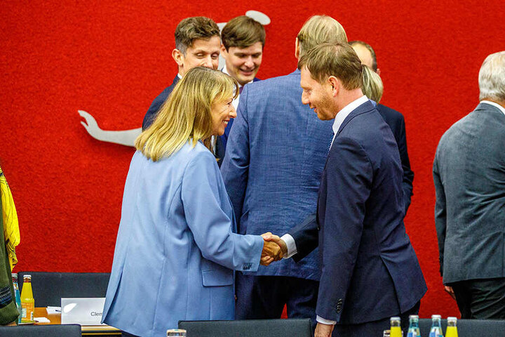 Petra Köpping ist derzeit auch Teil des SPD-Sondierungsteams für eine neue sächsische Regierung, hier mit Ministerpräsident Michael Kretschmer (44, CDU).