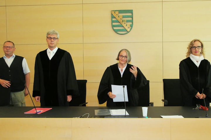 Birgit Wiegand (2.v.r.) sprach am Montag das Urteil am Landgericht Dresden.