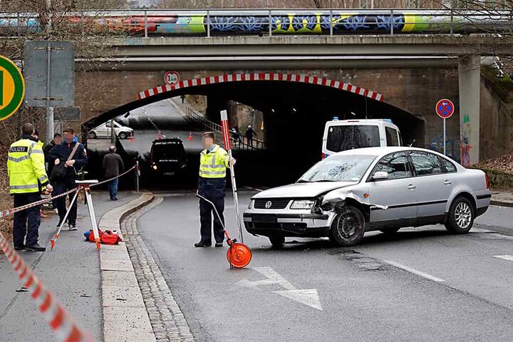 Mit diesem VW raste der Mann im Drogenrausch durch die City. Beim Crash mit einem Streifenwagen entstanden mehr als 20.000 Euro Schaden.